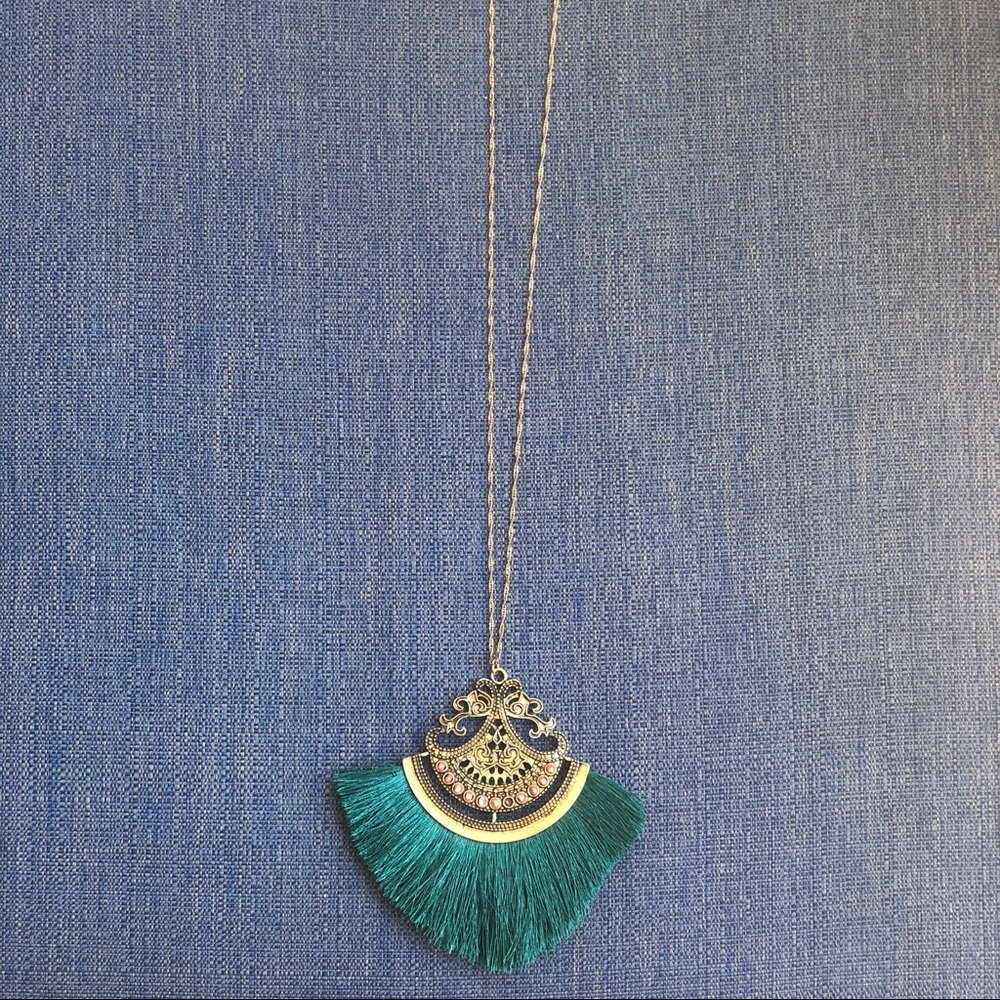 NWT Emerald green fringe necklace.